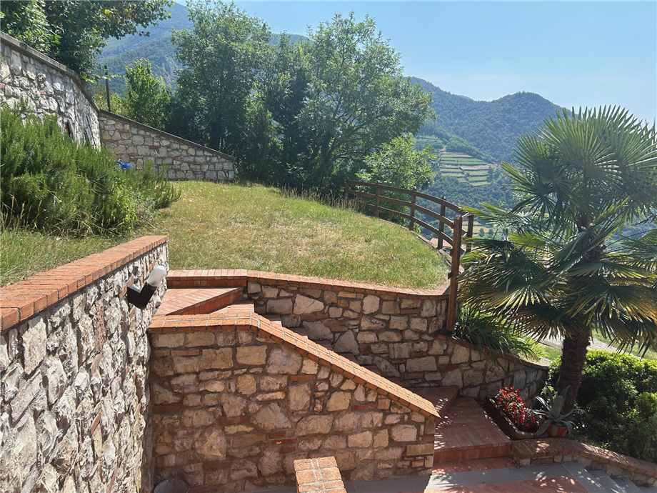 Casa indipendente in vendita a Adrara San Martino (BG)