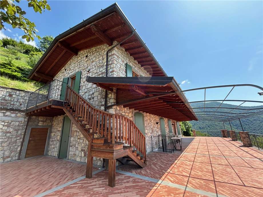 Casa indipendente in vendita a Adrara San Martino (BG)