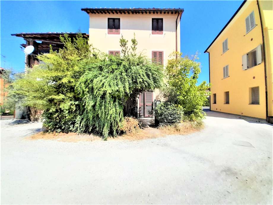 Detached house Lucca #trfsanna135