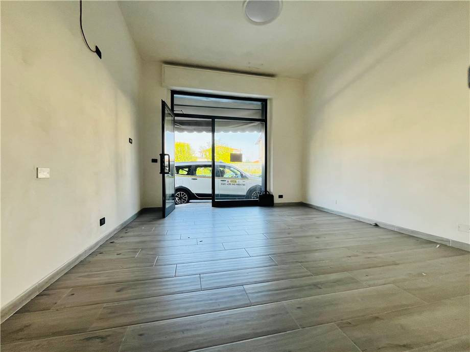 To rent Other commercials Lucca San Concordio #fondsco800 n.3